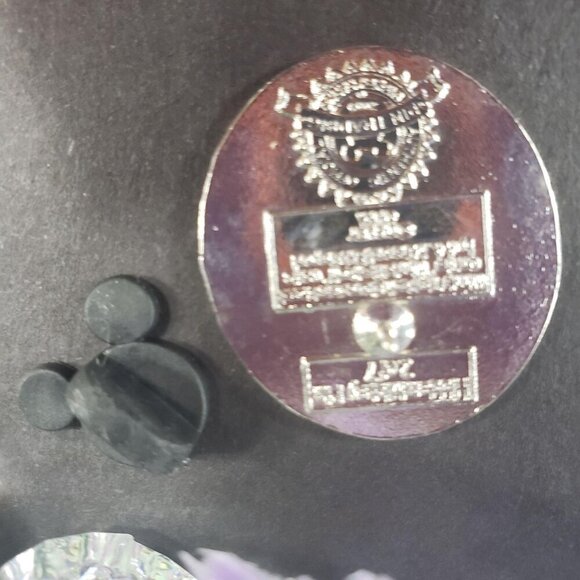 Disney Piglet Trading Pin Hidden Mickey Winnie Pooh Silhouette Brooch Lapel Pin - Picture 3 of 5